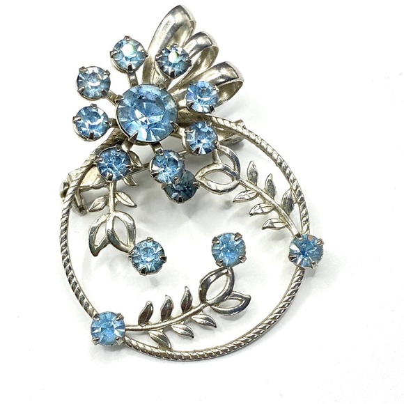 Vintage Silvertone Blue Rhinestone Grandmacore Brooch - Picture 6 of 6